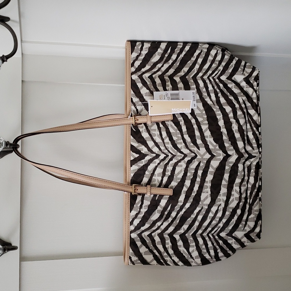 Michael Kors Jet Set Travel Tech Friendly Multifunction Tote Tiger